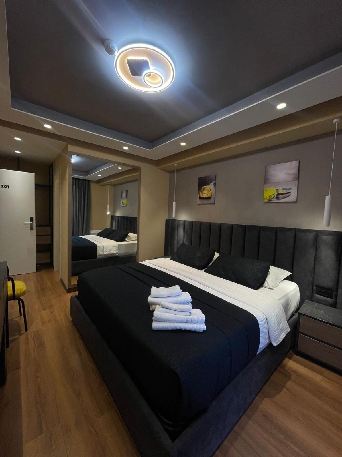 Peaky Hotel Durrës Zewnętrze zdjęcie